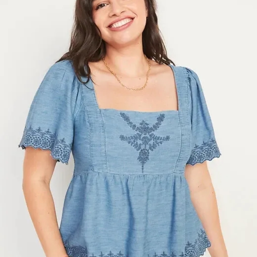 Old Navy ChambrayFlutter-Sleeve Embroidered Tie-BackTop  New without tags